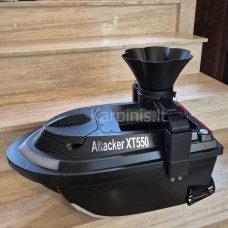 Attacker XT550 pašarų laivelis su Echolotu, Boilių barstytuvu su 116 taškų GPS. 18000 baterija. Telpa 3.26 litro pašaro